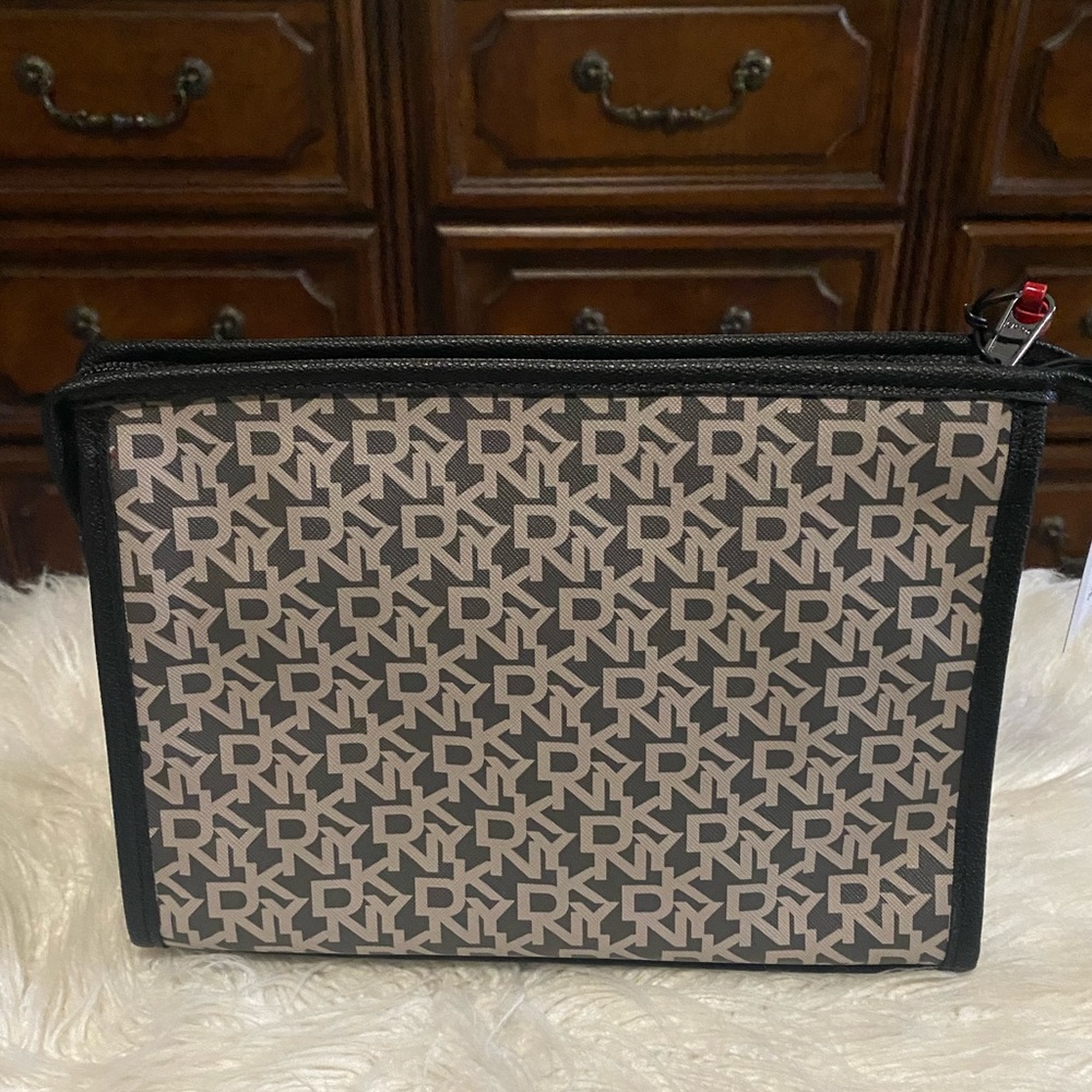 NWT DKNY Cosmetic Bag - Picture 4 of 9